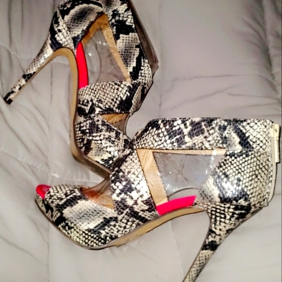 Size 8 Snake Skin Heels - Picture 1 of 3